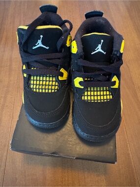 Jordan 4 Retro  Black and Yellow Retro Style Sneakers 7C